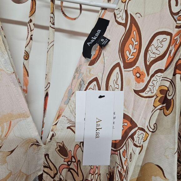 NWT Aakaa Dress With Bell Sleeves Size Small - Picture 3 of 6